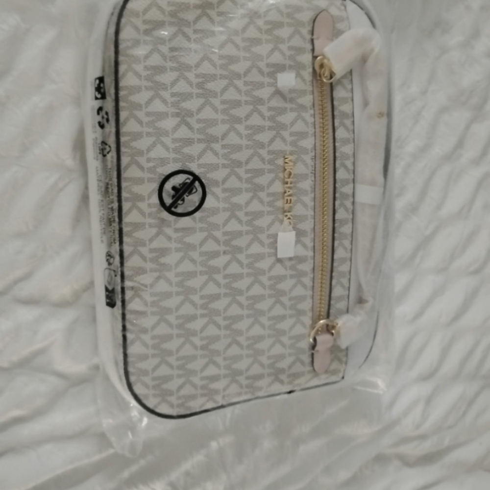 Michael Kors Vanilla and Powder Blush Jet Set Crossbody